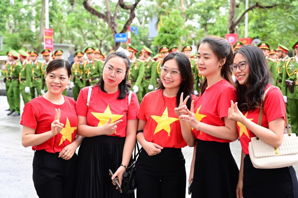 Người dân Hải Phòng phấn khởi trước những sự kiện trọng đại của thành phố
