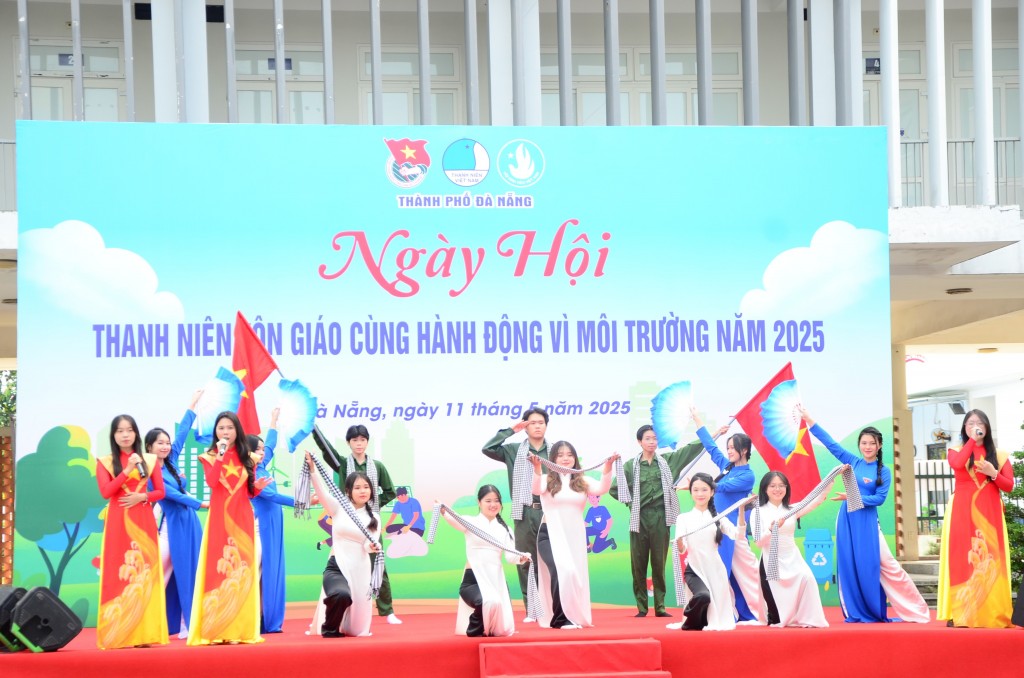 Ngày hội nhằm góp phần trang bị thêm những kiến thức bổ ích về môi trường (Ảnh Đ.Minh)
