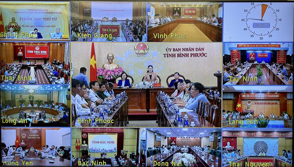 Phiên họp được tổ chức trực tiếp tại Trụ sở Chính phủ, trực tuyến với đầu cầu 63 tỉnh, thành phố trực thuộc Trung ương - Ảnh: VGP/Nhật Bắc