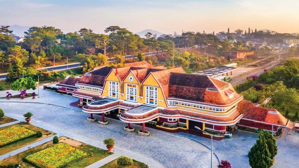 UBND tỉnh Lâm Đồng đề xuất đầu tư các dự án giao thông trọng điểm, bao gồm đường cao tốc, quốc lộ và đường sắt.