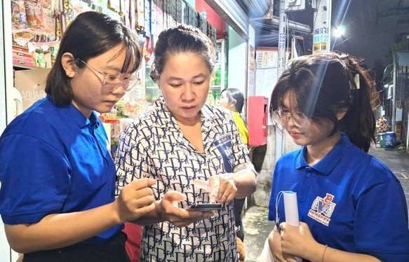 Tinh thần cùng tiến từ phong trào "Bình dân học vụ số"