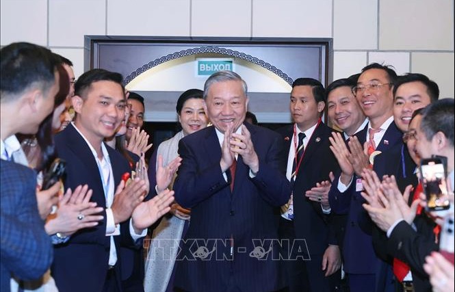 Tổng Bí thư Tô Lâm và Phu nhân gặp gỡ cộng đồng người Việt tại LB Nga
