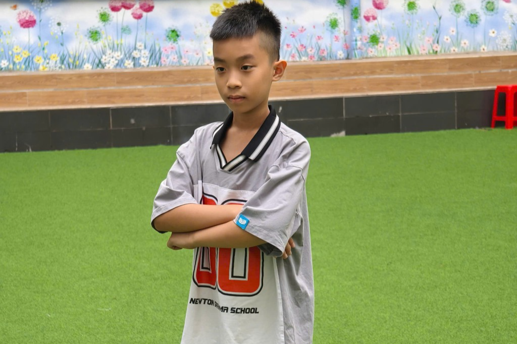 Ngoài học tập, cậu học trò nhỏ rất thích bóng đá