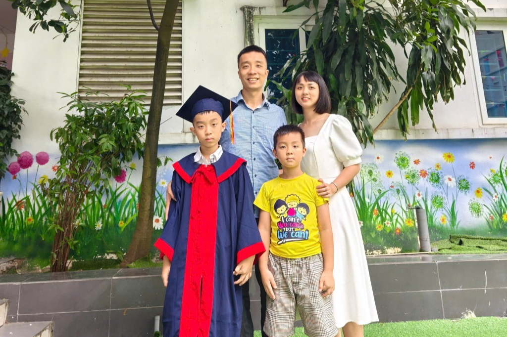 Mạnh Quân cùng gia đình 
