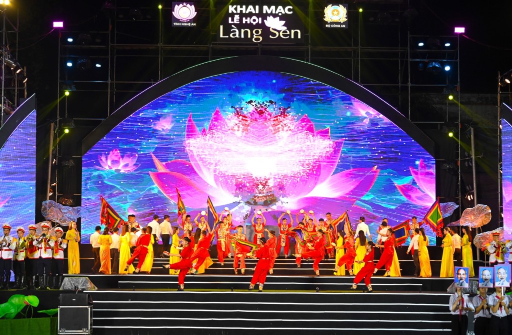 Một tiết mục tại Lễ khai mạc Lễ hội Làng Sen năm 2024. Ảnh tư liệu: Thành Cường