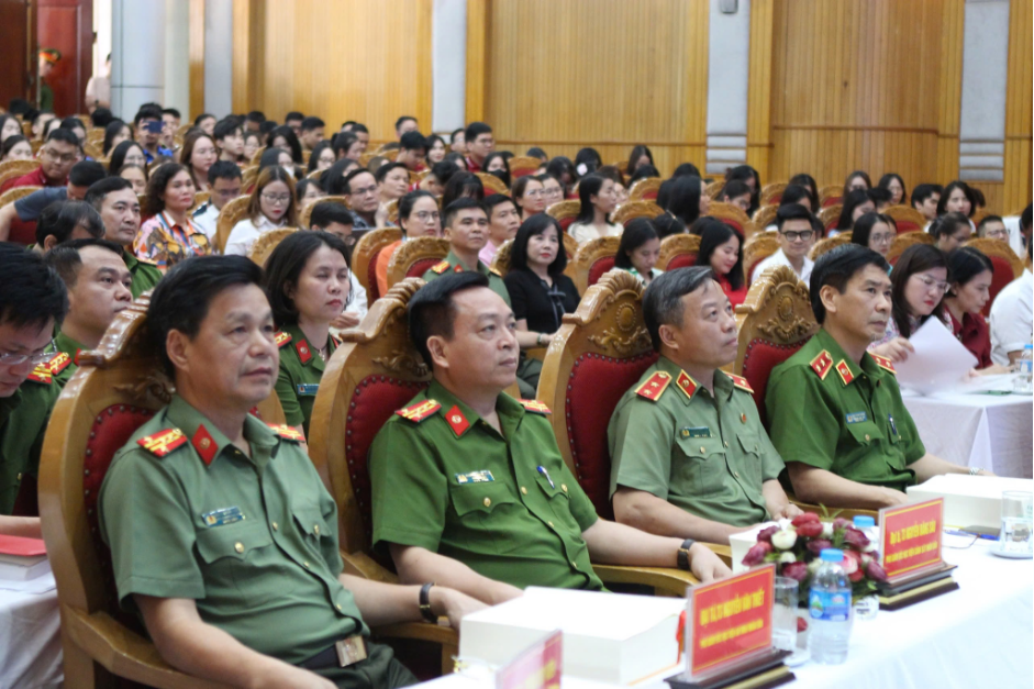 Hội thảo được tổ chức trong bối cảnh Việt Nam đang trên đà phát triển mạnh mẽ và hội nhập quốc tế sâu rộng, đặt ra yêu cầu cấp thiết về việc nâng cao nhận thức và thực hành quyền con người