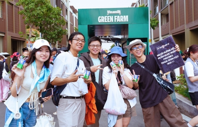 400 phép thử, 200 kiểm định: Vinamilk đặt lại chuẩn sữa tươi Việt