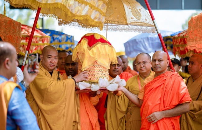 Núi Bà Đen tổ chức dâng đăng trong suốt những ngày tôn trí xá lợi Phật từ Ấn Độ