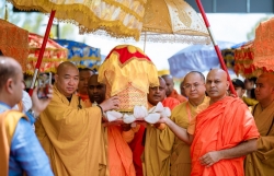 Núi Bà Đen tổ chức dâng đăng trong suốt những ngày tôn trí xá lợi Phật từ Ấn Độ