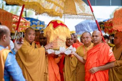 Núi Bà Đen tổ chức dâng đăng trong suốt những ngày tôn trí xá lợi Phật từ Ấn Độ
