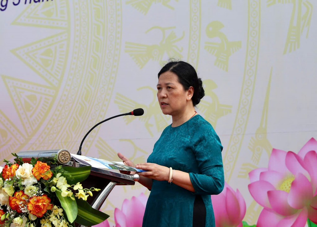Bà Nguyễn Thị Thanh Thủy, con của cố Tổng Bí thư Đỗ Mười phát biểu tại buổi lễ