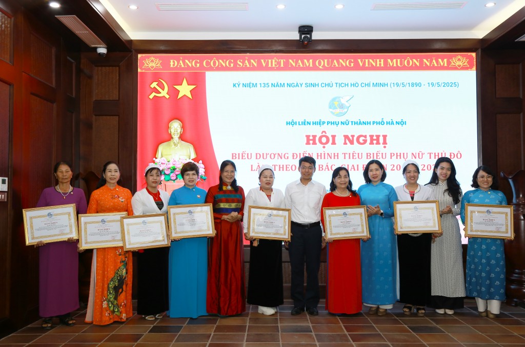 Biểu dương 80 điển hình tiêu biểu phụ nữ Thủ đô làm theo lời Bác