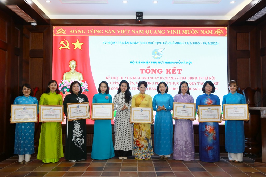 Biểu dương 80 điển hình tiêu biểu phụ nữ Thủ đô làm theo lời Bác