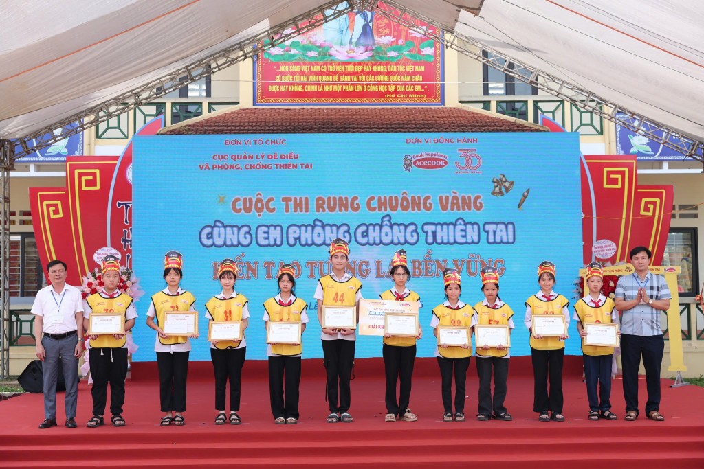 Cùng em phòng chống thiên tai - kiến tạo tương lai bền vững Cùng em phòng chống thiên tai - kiến tạo tương lai bền vững