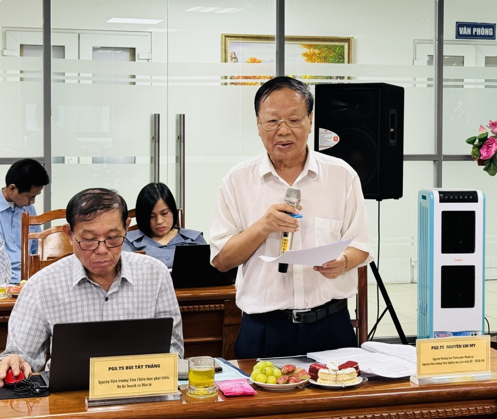 PGS.TS Nguyễn Chí Mỳ đóng góp ý kiến tại hội thảo