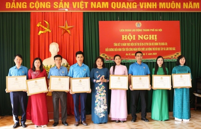 Công đoàn Thủ đô biểu dương 48 điển hình tiên tiến làm theo Bác