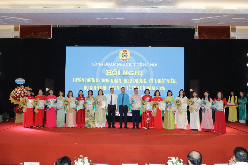 182 cá nhân được tuyên dương danh hiệu “Công nhân, điều dưỡng, kỹ thuật viên, Hộ sinh giỏi”