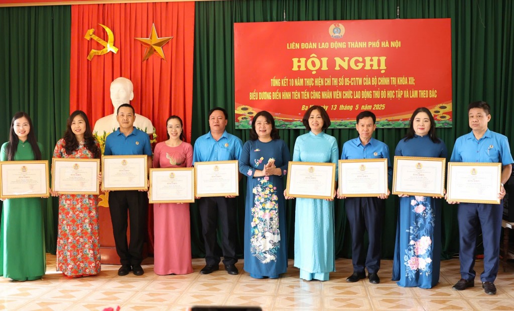 Công đoàn Thủ đô biểu dương 48 điển hình tiên tiến làm theo Bác