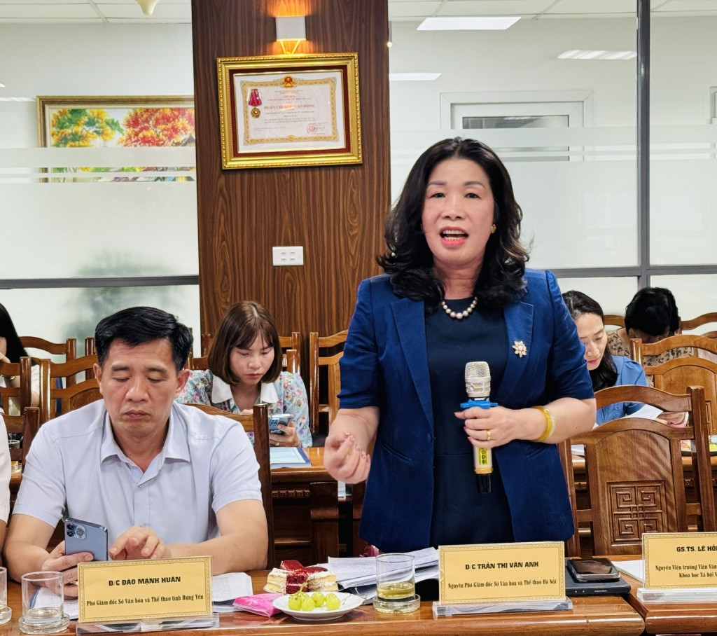 Bà Trần Thị Vân Anh - nguyên Phó Giám đốc Sở Văn hóa và Thể thao Hà Nội nhấn mạnh về việc phát triển những sản phẩm lợi thế của Hà Nội