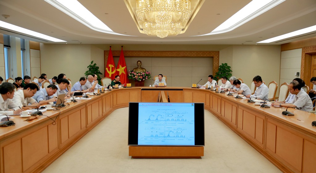 Đại diện các bộ, ngành thống nhất với báo cáo đánh giá của Bộ Xây dựng về sự cần thiết, cũng như những khó khăn, thuận lợi của việc đầu tư mở rộng hoàn chỉnh các đoạn tuyến cao tốc Bắc – Nam phía đông - Ảnh: VGP/Minh Khôi