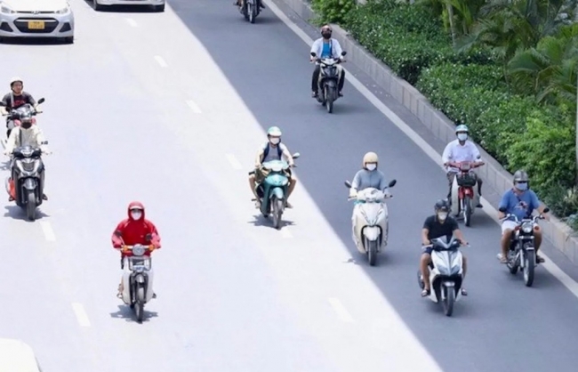 Hà Nội ngày nắng, chiều tối và đêm có mưa rào và dông rải rác