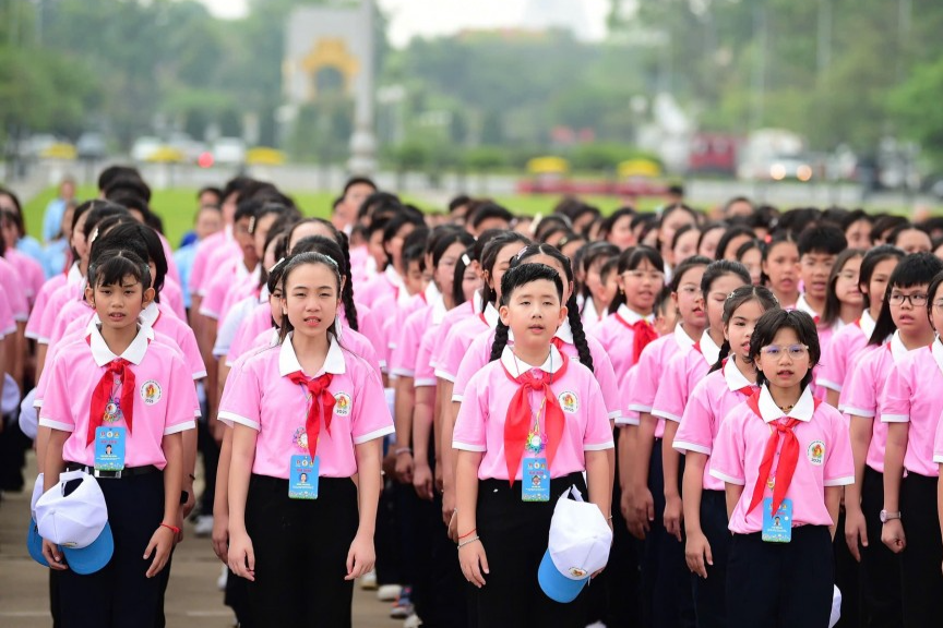 500 thiếu nhi ưu tú về Thủ đô, báo công dâng Bác