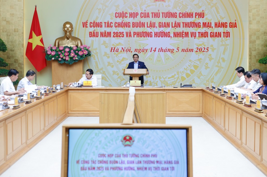Thủ tướng yêu cầu kiểm điểm nghiêm khắc, làm rõ nguyên nhân và trách nhiệm của tổ chức, cá nhân, đồng thời đề xuất nhiệm vụ, giải pháp, trách nhiệm của các cơ quan, các địa phương, lực lượng chức năng để ngăn chặn, đẩy lùi và chấm dứt tình trạng buôn lậu, gian lận thương mại, hàng giả - Ảnh: VGP/Nhật Bắc