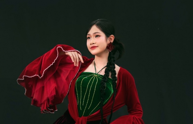 Ấn tượng với khả năng trình diễn thời trang của Đàm Thủy Tiên