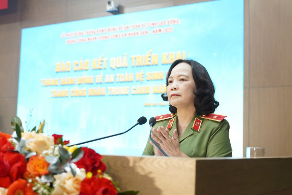 Thiếu tướng Phạm Thị Lan Anh, cục trưởng Cục Y tế Bộ Công an phát biểu khai mạc và đọc báo cáo kết quả