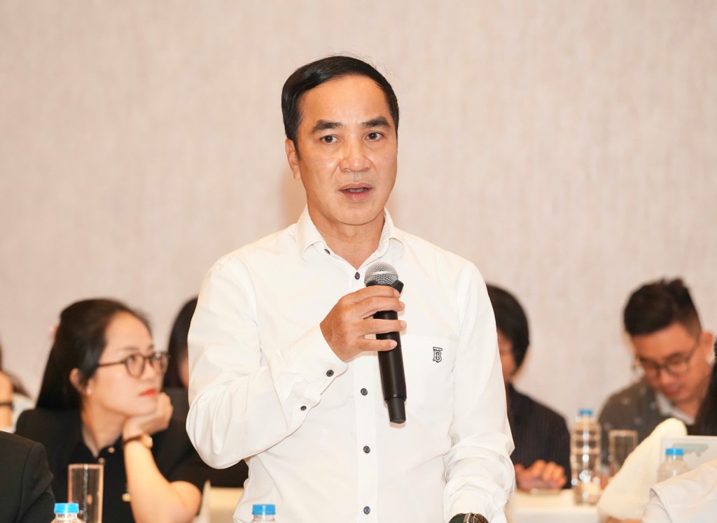 Ông Ngụy Cao Thắng, Giám đốc Trung tâm dịch vụ đấu giá tài sản TP Hồ Chí Minh, trình bày tham luận tại hội thảo (ảnh PLO)
