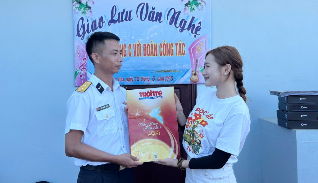 Cầu nối yêu thương từ đất liền đến đảo xa