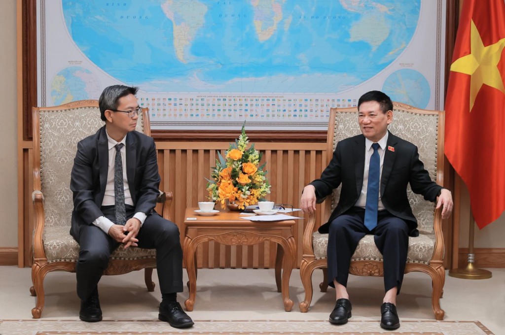 Phó Thủ tướng Chính phủ Hồ Đức Phớc đã tiếp và làm việc với Đoàn chuyên gia của Tổ chức xếp hạng tín nhiệm S&P do ông Kim Eng Tan, Giám đốc cấp cao S&P làm Trưởng đoàn. Ảnh VGP