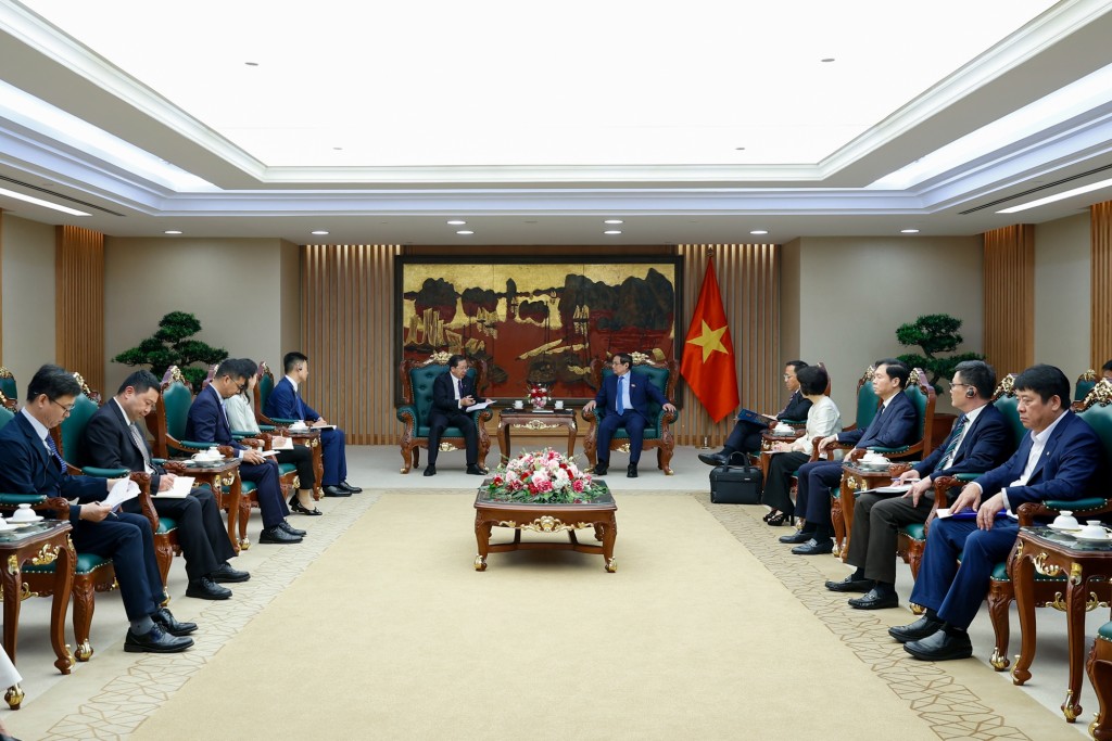 Ông Bành Cương Bình đề xuất Chính phủ Việt Nam tiếp tục hoàn thiện chính sách đầu tư cho các dự án năng lượng xanh, nhất là chính sách đối với công nghệ nâng cấp năng lượng truyền thống, tiết kiệm năng lượng, phát thải thấp và cải tạo linh hoạt nhà máy nhiệt điện than - Ảnh: VGP/Nhật Bắc