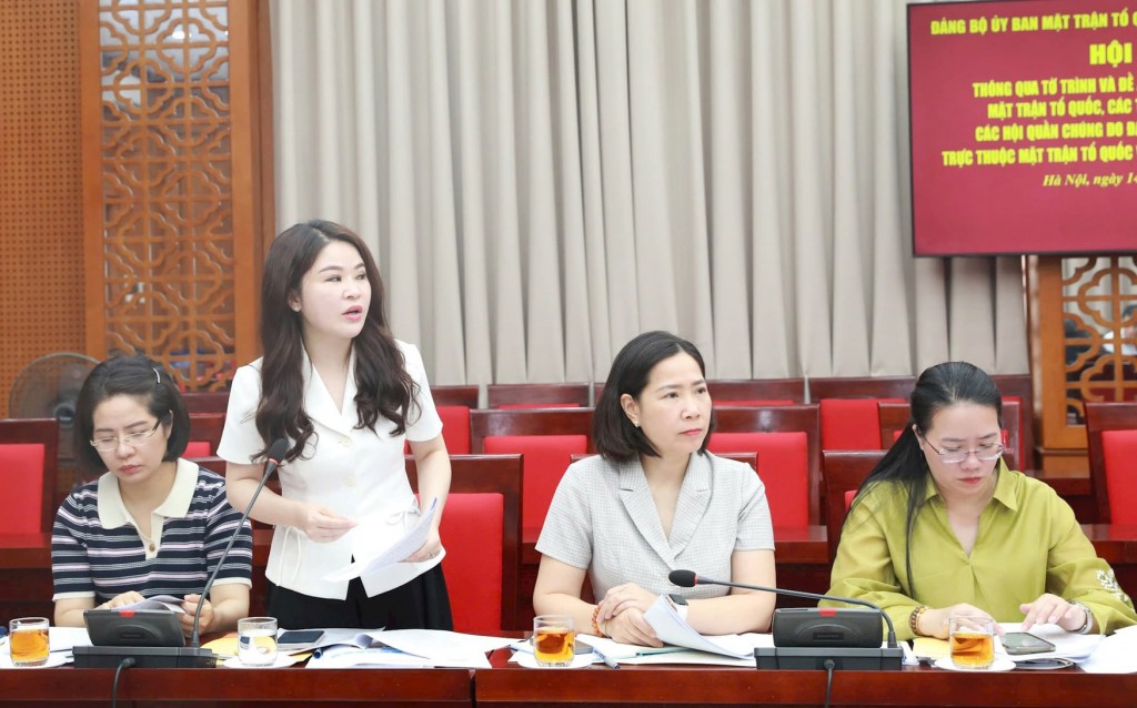 Đại diện các các tổ chức chính trị - xã hội, hội quần chúng phát biểu góp ý vào dự thảo Đề án của Ủy ban Mặt trận Tổ quốc Việt Nam TP Hà Nội. Ảnh: N.P
