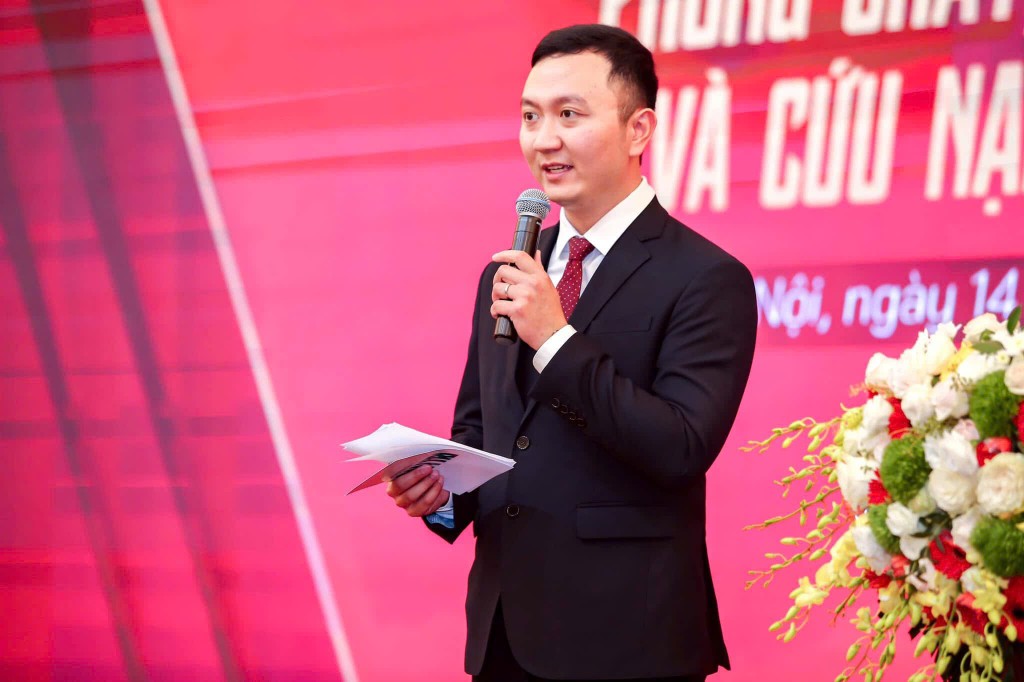 Theo anh Thắng
