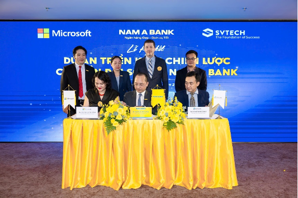  Đại diện Nam A Bank, Microsoft và SVTECH ký kết hợp tác.