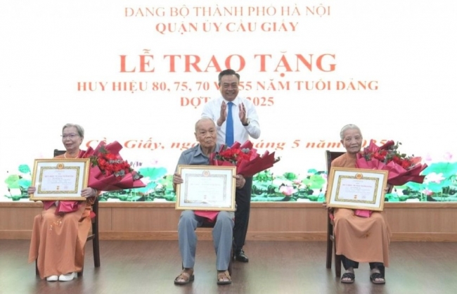 Tri ân những đóng góp to lớn của đảng viên lão thành Thủ đô