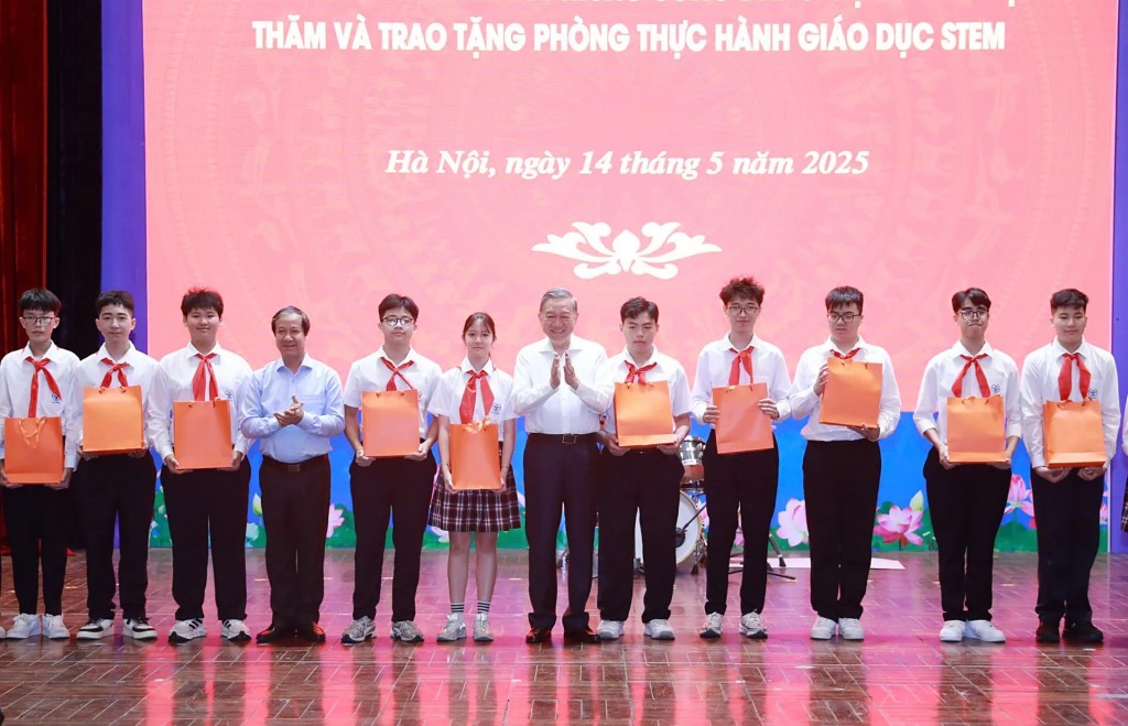 Tổng Bí thư Tô Lâm thăm, động viên ngành Giáo dục và Đào tạo Thủ đô