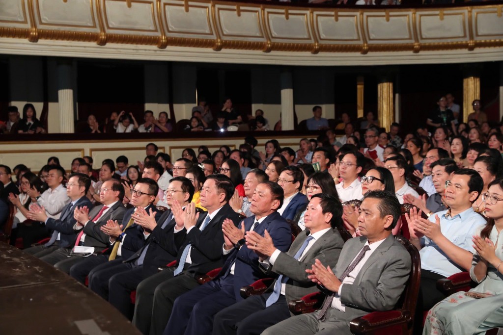 Các đồng chí lãnh đạo Đảng, nhà nước, các Ban, bộ ngành dự chương trình.