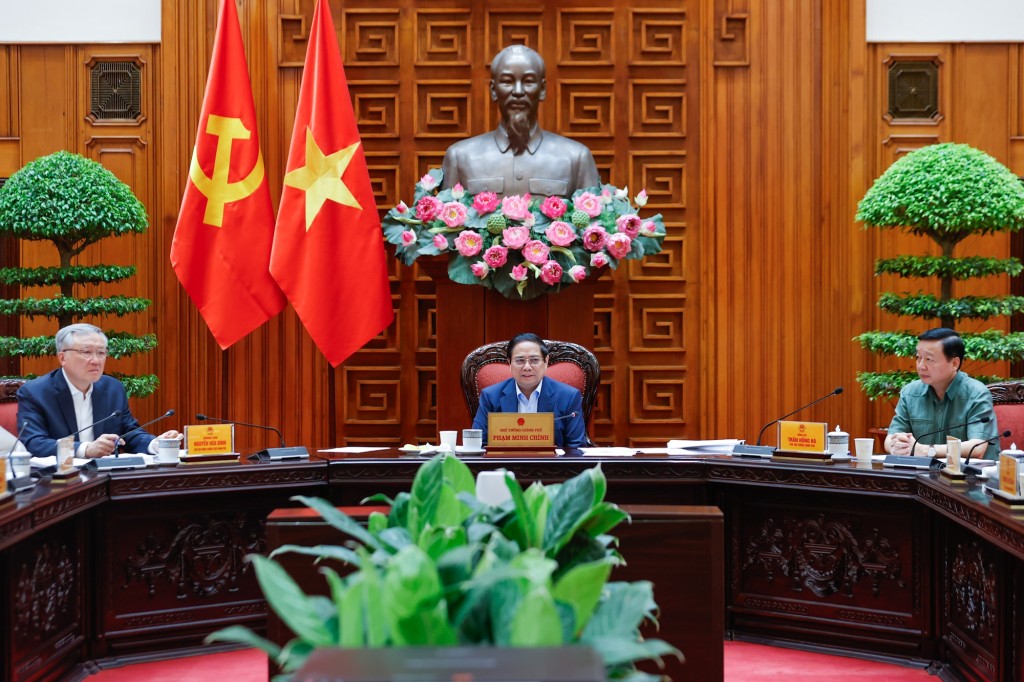 Thủ tướng lưu ý, trong thiết kế các chính sách, quy định cần đẩy mạnh phân cấp, phân quyền và tăng cường ứng dụng công nghệ, chuyển đổi số - Ảnh: VGP/Nhật Bắc