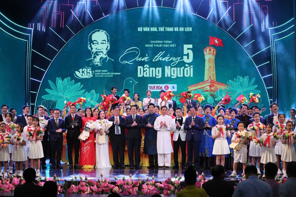 Nghệ thuật khắc họa sự nghiệp cách mạng cao cả của Bác Hồ