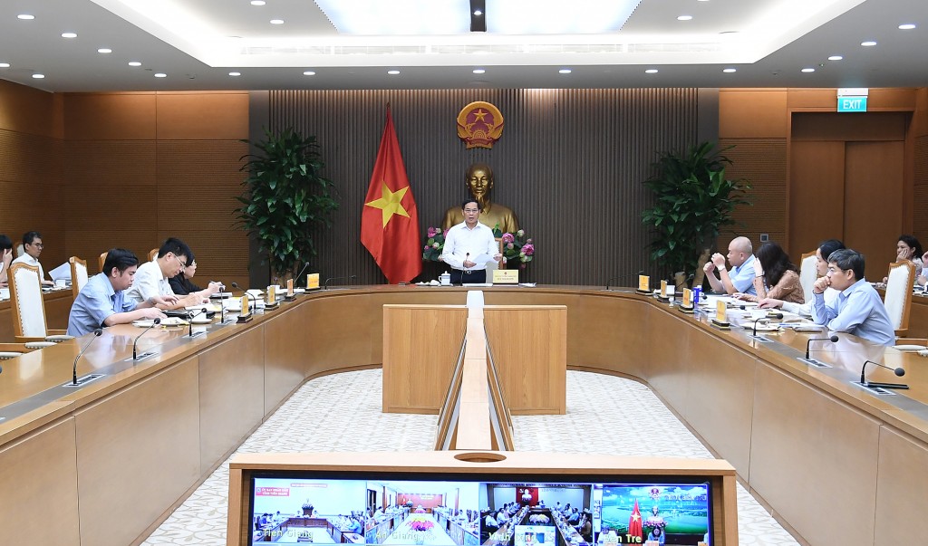 Phó Thủ tướng chỉ đạo các bộ, cơ quan, địa phương tiếp tục thực hiện nghiêm túc các nghị quyết, chỉ thị, công điện của Thủ tướng Chính phủ, các văn bản chỉ đạo của lãnh đạo Chính phủ về đôn đốc phân bổ, giải ngân vốn đầu tư công trong năm 2025 - Ảnh: VGP/Hải Minh