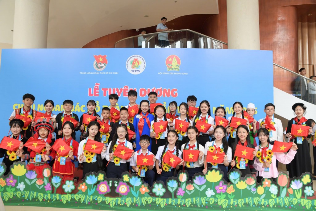 Chủ tịch nước Lương Cường chia vui tại Đại hội Cháu ngoan Bác Hồ