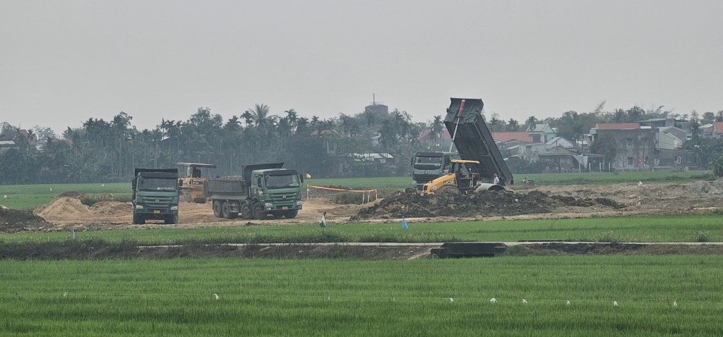 Gìn giữ "bờ xôi ruộng mật" giữa thực trạng dự án bủa vây