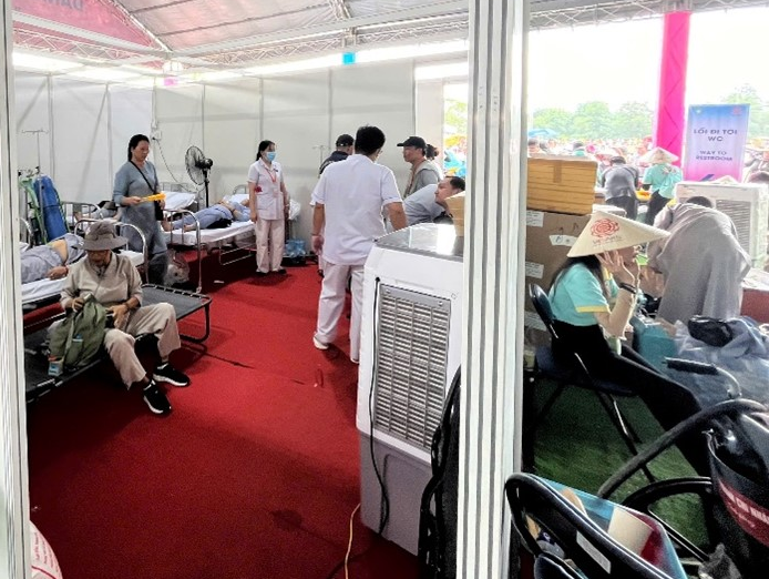 Các phòng y tế được sắp xếp ở các vị trí nhà chờ, chùa Thanh Tâm, công viên Láng Le và trong Học viện Phật giáo Các phòng y tế được sắp xếp ở các vị trí nhà chờ, chùa Thanh Tâm, công viên Láng Le và trong Học viện Phật giáo