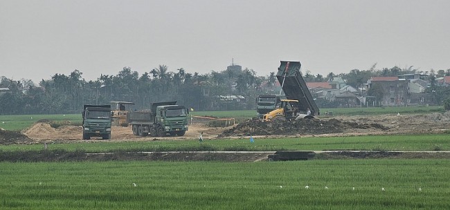 Gìn giữ "bờ xôi ruộng mật" giữa thực trạng dự án bủa vây