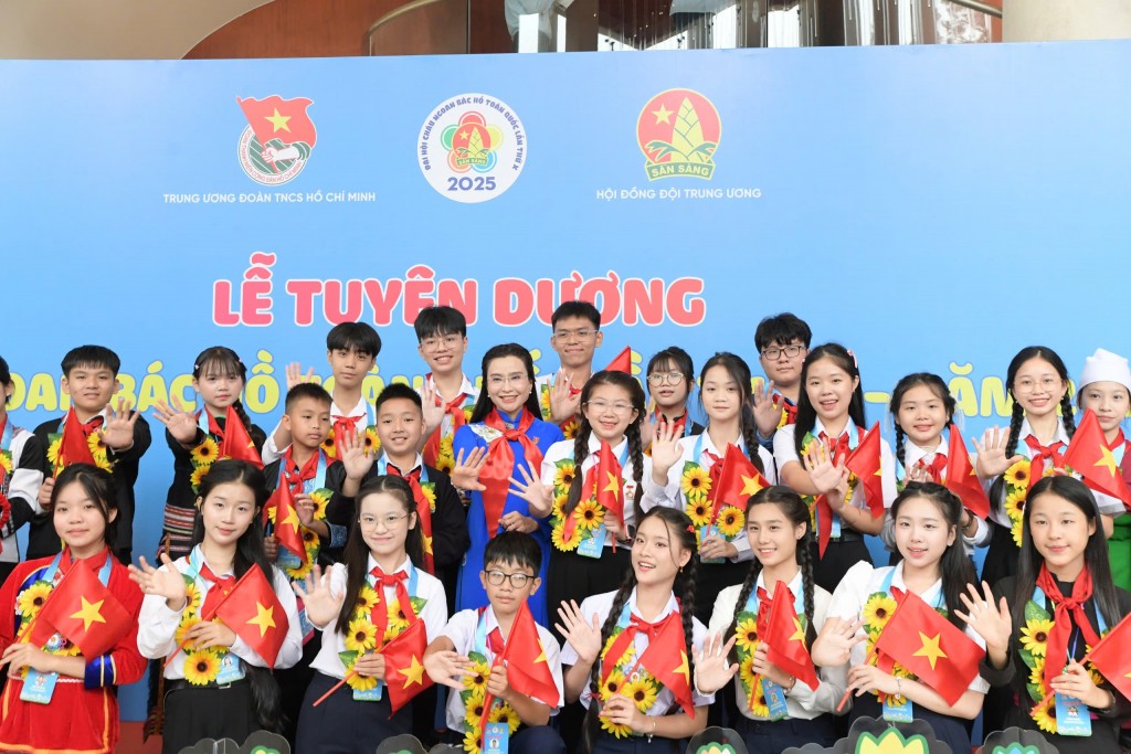 Khát vọng toả sáng, viết tiếp trang sử vàng của thiếu nhi Việt Nam