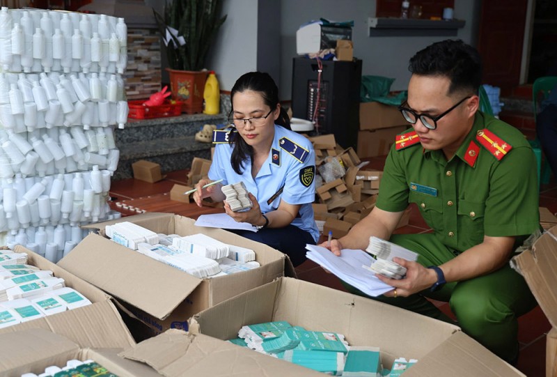 Quyết liệt chống hàng giả trong lĩnh vực y tế và mỹ phẩm