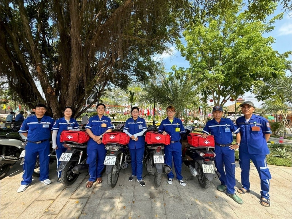 Xe cứu thương 2 bánh được đưa vào phục vụ, phát huy hiệu quả trong tiếp cận người bệnh giữa đám đông Xe cứu thương 2 bánh được đưa vào phục vụ, phát huy hiệu quả trong tiếp cận người bệnh giữa đám đông