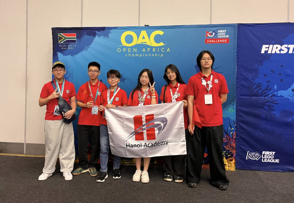 Đội tuyển Hanoi Academy xuất sắc giành Top 3 Robot Game tại giải đấu Robotics quốc tế.